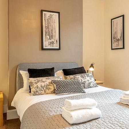 3 Bedroom Home Sleeps 5 Close To Chester City Centre Welcomes Couples, Small Groups, Families And Contractors Экстерьер фото