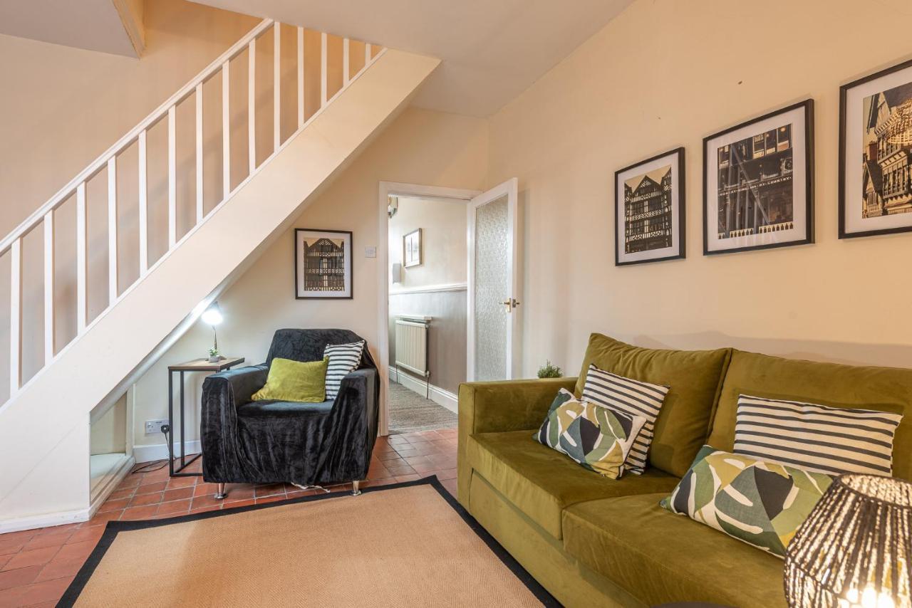3 Bedroom Home Sleeps 5 Close To Chester City Centre Welcomes Couples, Small Groups, Families And Contractors Экстерьер фото