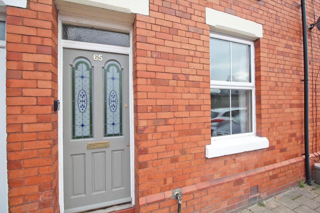 3 Bedroom Home Sleeps 5 Close To Chester City Centre Welcomes Couples, Small Groups, Families And Contractors Экстерьер фото