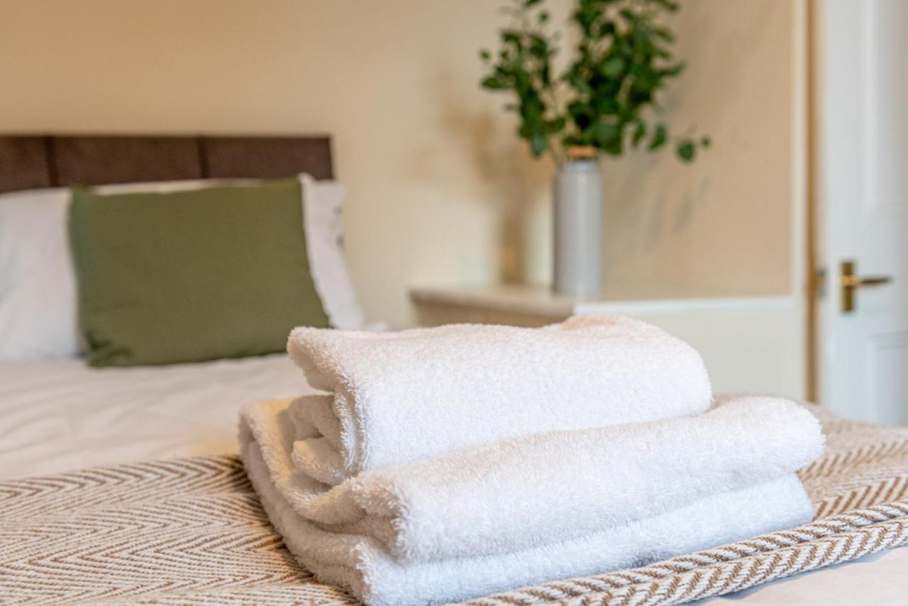 3 Bedroom Home Sleeps 5 Close To Chester City Centre Welcomes Couples, Small Groups, Families And Contractors Экстерьер фото