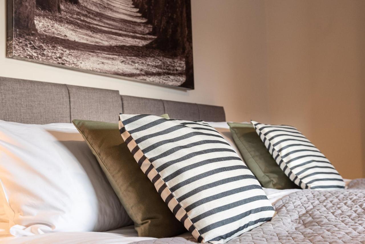 3 Bedroom Home Sleeps 5 Close To Chester City Centre Welcomes Couples, Small Groups, Families And Contractors Экстерьер фото