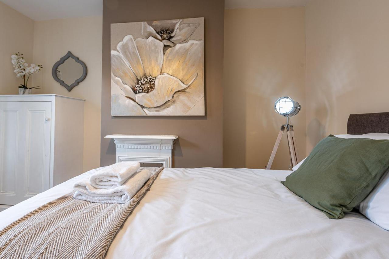 3 Bedroom Home Sleeps 5 Close To Chester City Centre Welcomes Couples, Small Groups, Families And Contractors Экстерьер фото